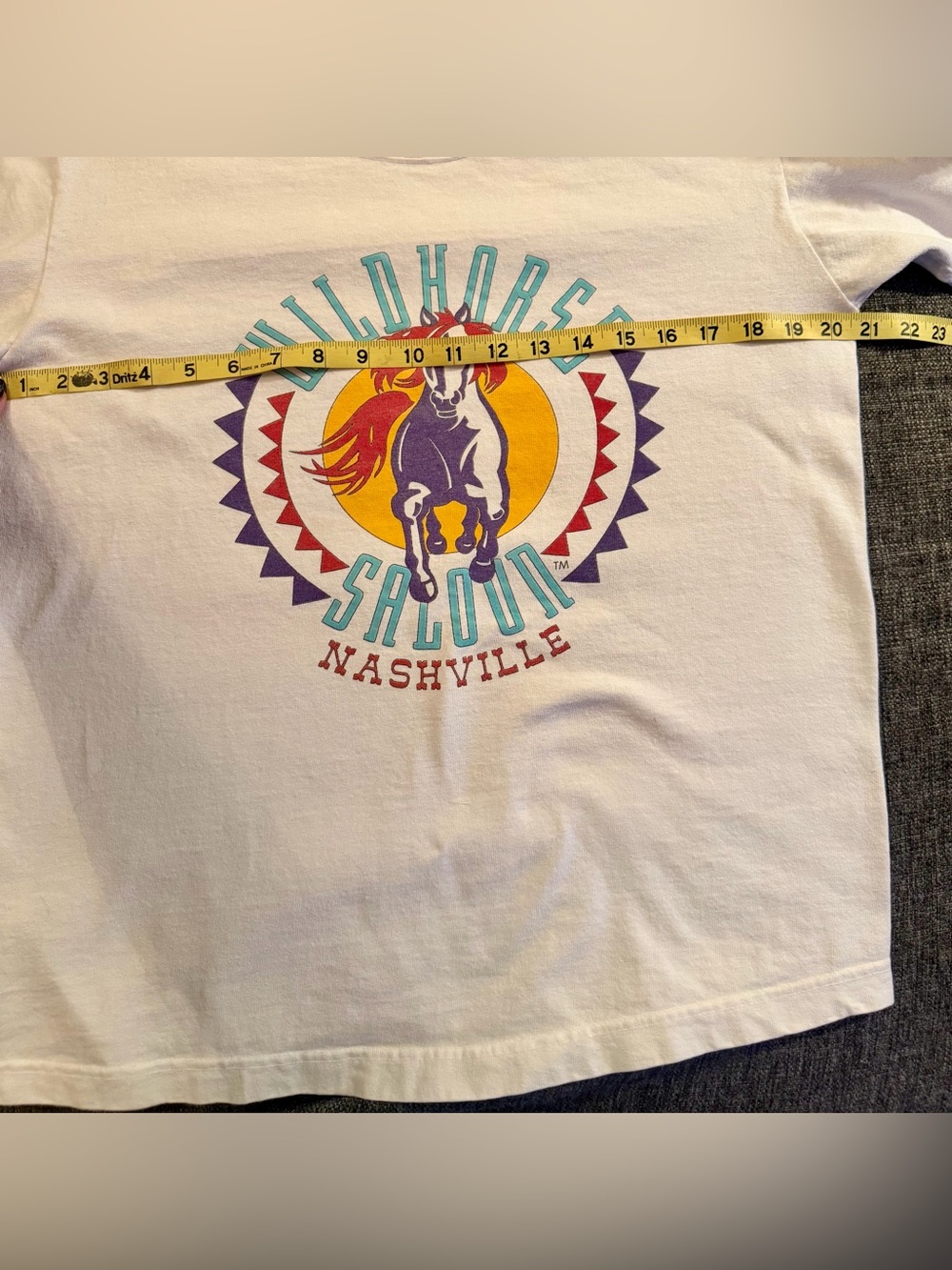 Vintage 1990’s Wildhorse Saloon Nashville White Graphic Tee - Women’s size M - Picture 5 of 6